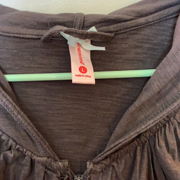 Flattering zip-up! - Picture 2 of 3